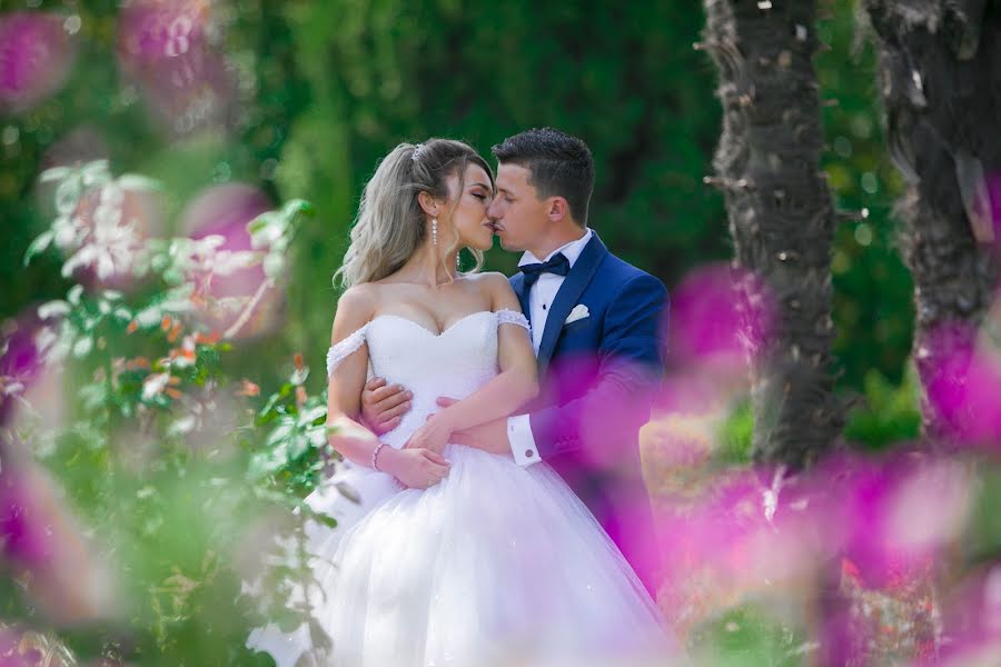 Wedding photographer Rigli Lutaj (riglilutaj). Photo of 15 August 2019