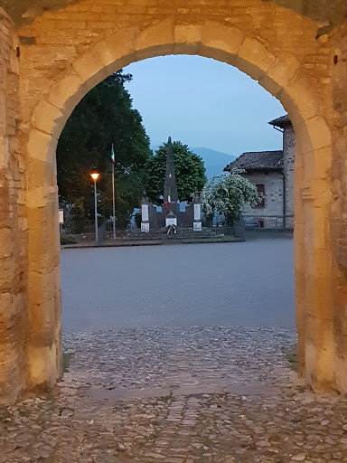 Vigoleno - Monumento Ai Caduti