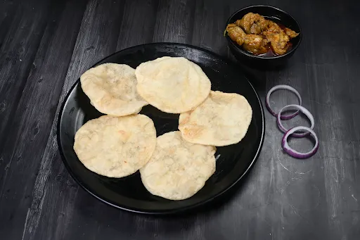 5 Luchi With Chicken Kasha [2 Pieces]