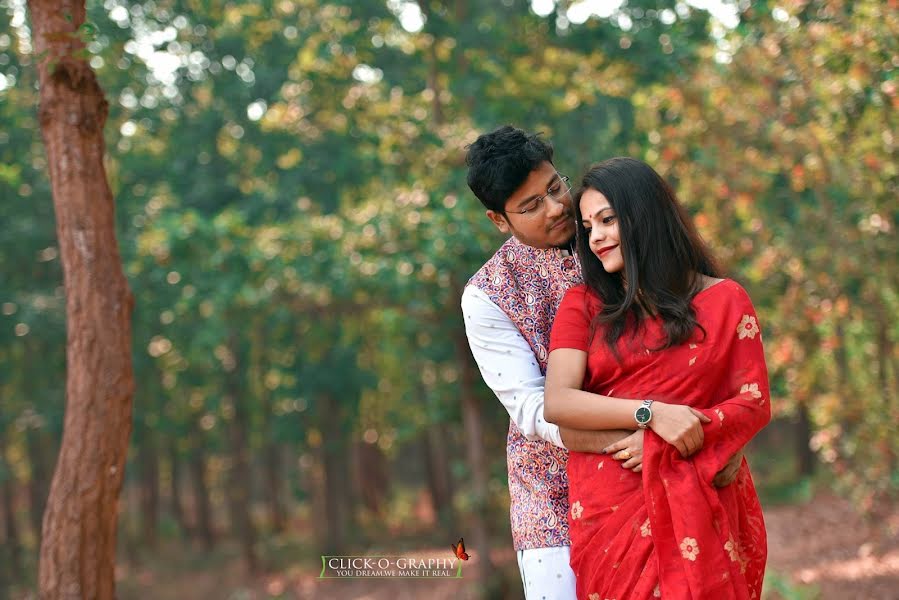 Wedding photographer Sandipta Sourav Paul (clickography10). Photo of 9 December 2020