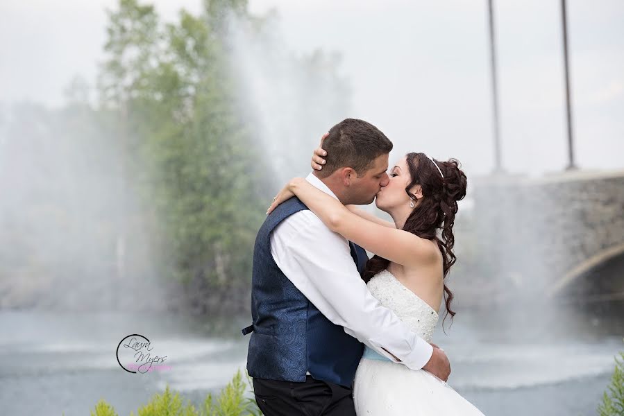 Fotografo di matrimoni Laura Myers (lauramyers). Foto del 9 maggio 2019