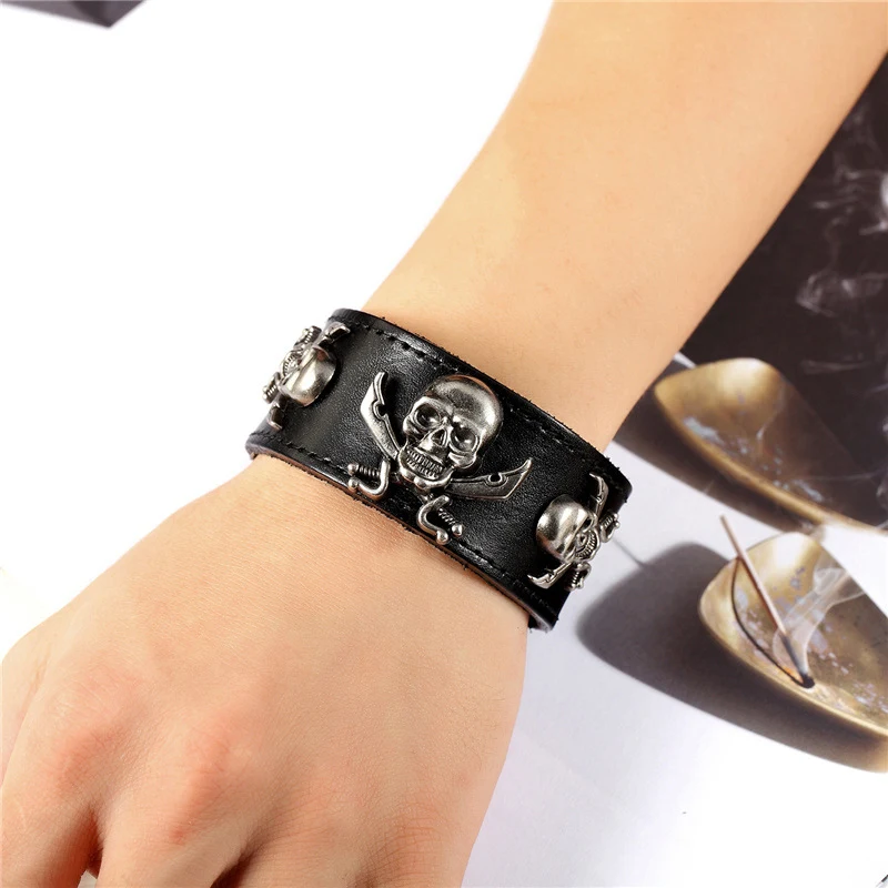 Verstelbare knop schedelarmband