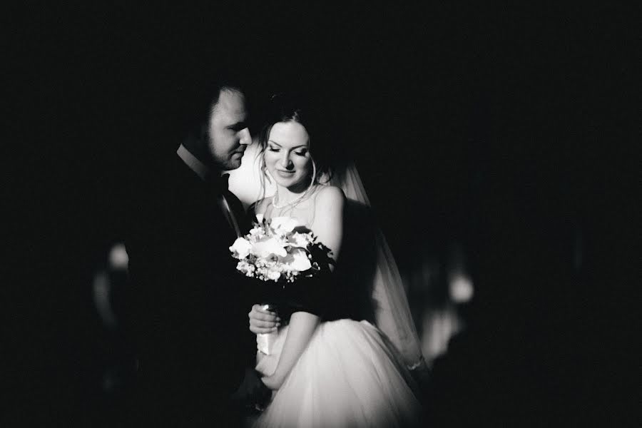 Fotógrafo de casamento Vitalik Gandrabur (ferrerov). Foto de 28 de maio 2018