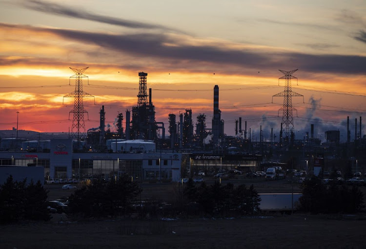 An oil refinery is shown in Edmonton, Alberta, Canada. File photo: BLOOMBERG/JASON FRANSON