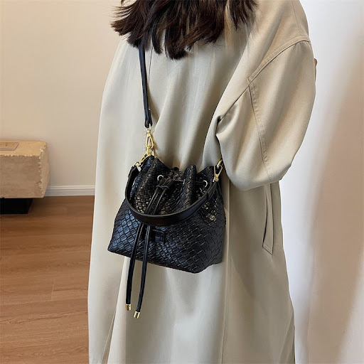 Title 2, Womens Versatile Chain Cross Body Bucket Bag. ...