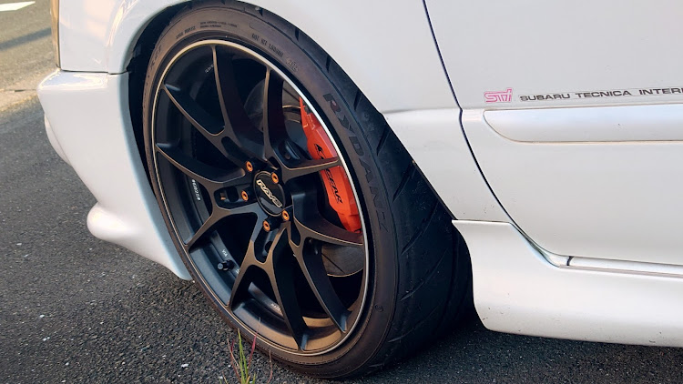 レガシィツーリングワゴンのタイヤ・ホイール紹介・RAYS・G025・シバ280に関するカスタム事例の投稿画像2枚目