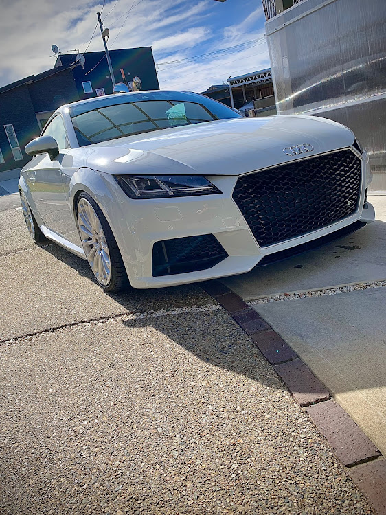 TT クーペのaudi・TT・RSグリル・ナンバーレスに関するカスタム事例の投稿画像1枚目