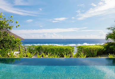 Maison avec piscine et terrasse 2