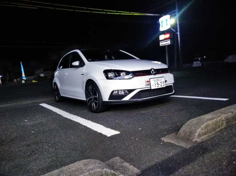 ポロのコンビニ駐車場にてに関するカスタム事例の投稿画像1枚目
