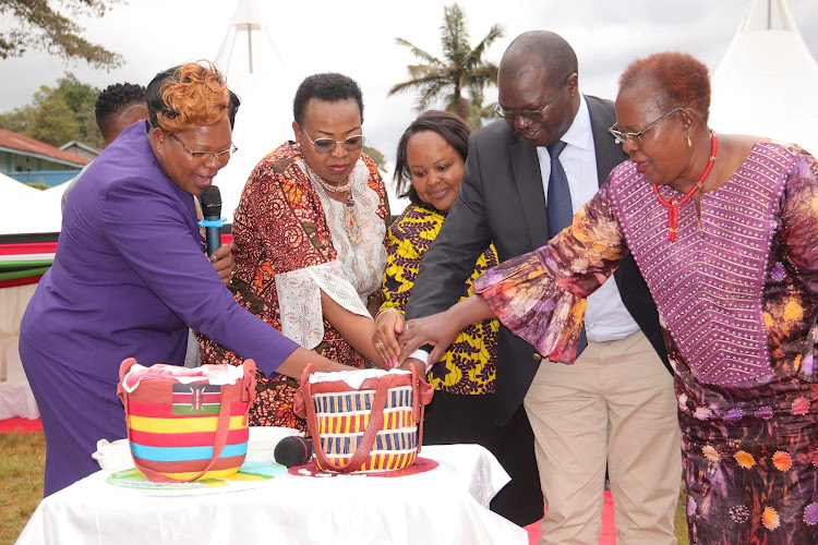 Maragua MP Mary Waithera, nominated senator Veronica Maina, Co-operatives CS Simon Chelugui and Lands CS Alice Wahome examine some of the baskets displayed in the Kigumo expo.