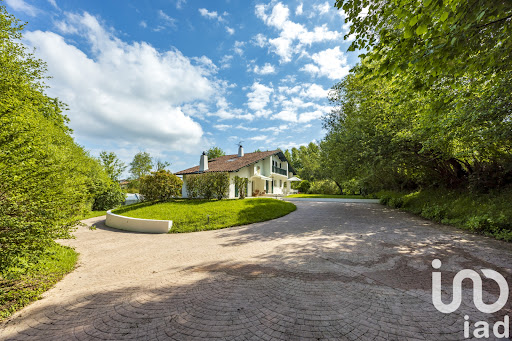 House with pool and terrace 3