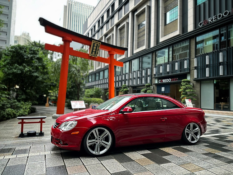 イオスのオープンカーのある生活・雨の日のオープンカー・福徳神社・コレド室町・写り込みコラボに関するカスタム事例の投稿画像4枚目