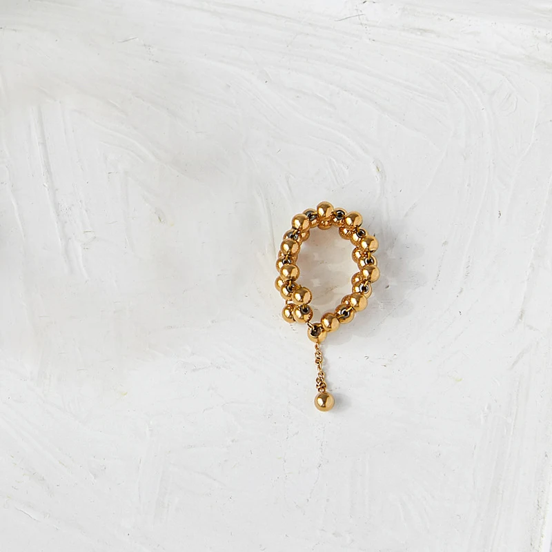 Bracelet femme multicouche perles rondes rétro français trois rangées, un bijou élégant et intemporel pour sublimer votre poignet.