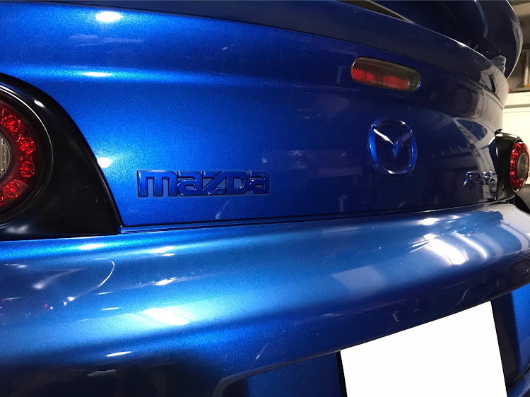 RX-8のDIY・エンブレム塗装・来週エンジンかかるのか？に関するカスタム事例の投稿画像3枚目