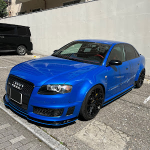 RS4 セダン B7