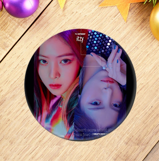 Title 3, ITZY ronde badge Laat je liefde voor ITZY zien....