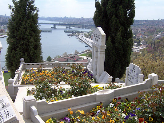 Istanbul, cimitero sul Corno d'Oro di lucaldera