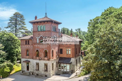 Villa with pool and garden 2