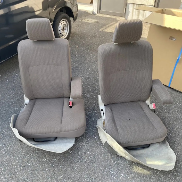 エブリイバンのベンチシート化・純正流用・アゲバン・DIY・シート交換に関するカスタム事例の投稿画像1枚目