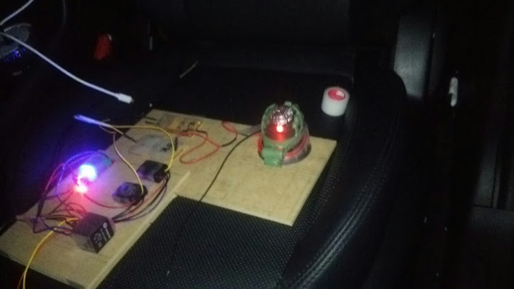 アクセラのDIY・セキュリティーランプに関するカスタム事例の投稿画像4枚目