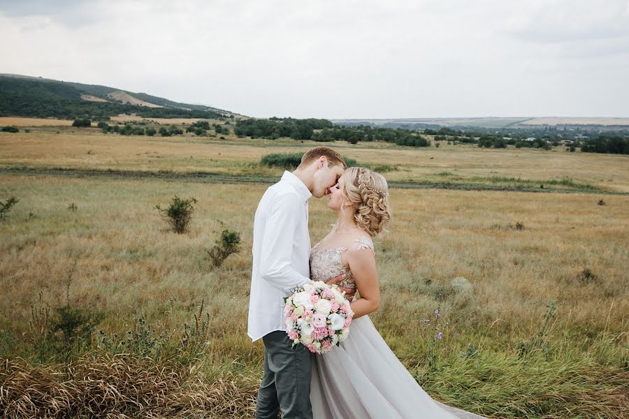 Fotografo di matrimoni Olya Valieva (panda). Foto del 25 agosto 2018