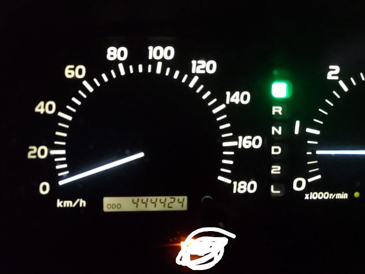 ランドクルーザー100のLX500dさんが投稿したカスタム事例の投稿画像2枚目