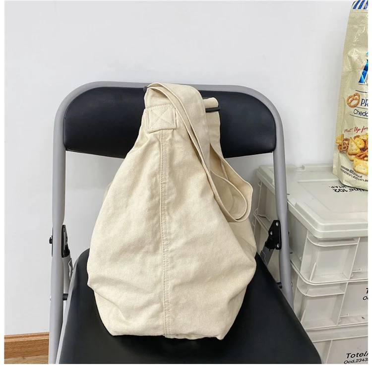 Japanese and Korean Simple and Versatile Shoulder Tote Bag for Students, Literary Style, Great for Everyday Use and Carr