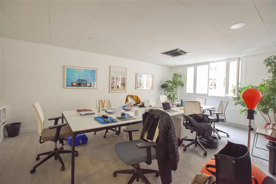 Location  locaux professionnels  1098 m² à Paris 16ème (75016), 51 667 €