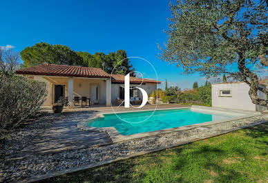 Maison avec piscine et terrasse 1