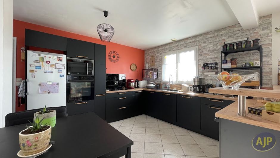 Vente maison 4 pièces 84 m² à Sainte-Hermine (85210), 196 285 €