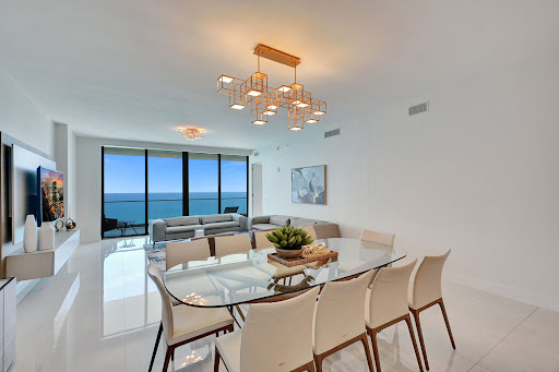 Apartment with pool 1