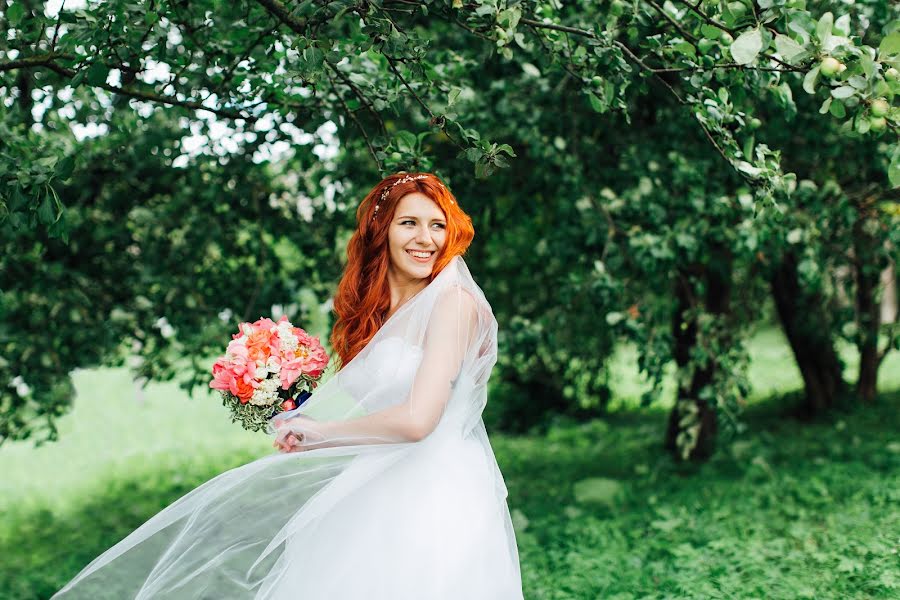 Fotógrafo de casamento Olga Kuznecova (matukay). Foto de 11 de abril 2017