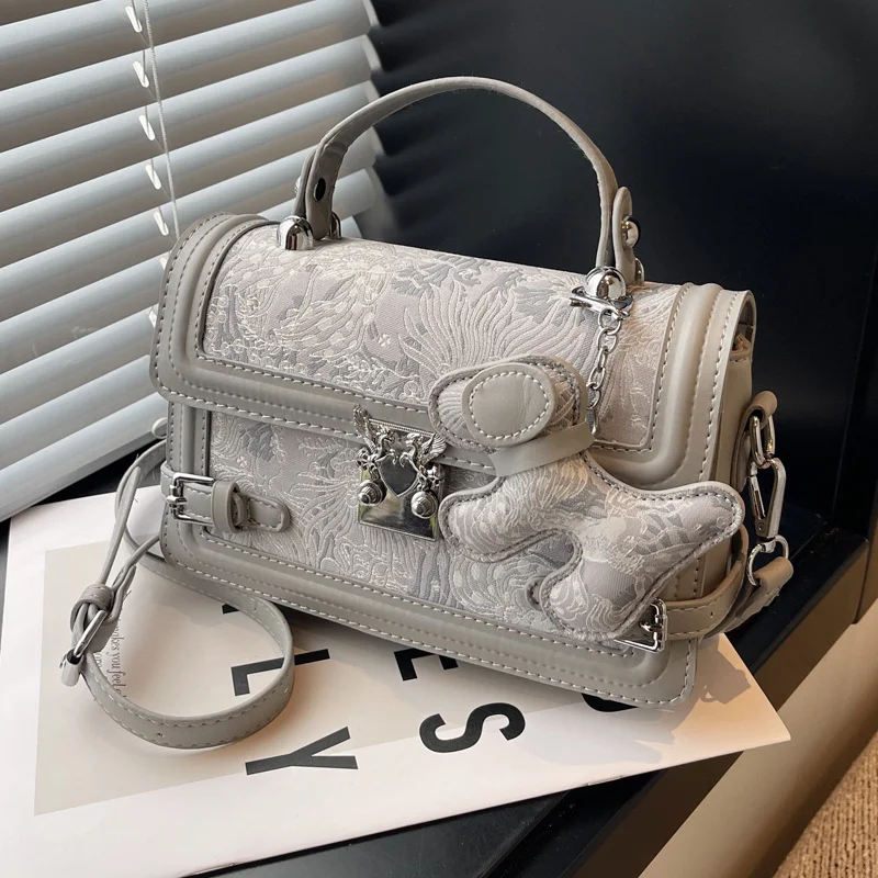 New High-Grade Fashion All-match Shoulder Bag. Stylish and versatile for women, perfect for any outfit, offering both co