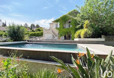 Maison avec piscine et terrasse 9