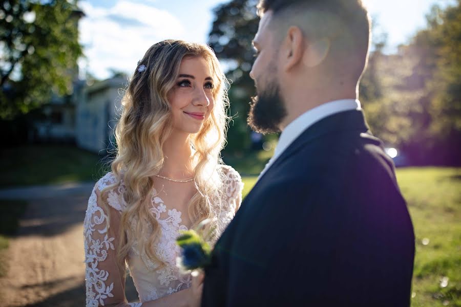 Fotógrafo de casamento Attila Ancsin (feherlovon). Foto de 1 de abril