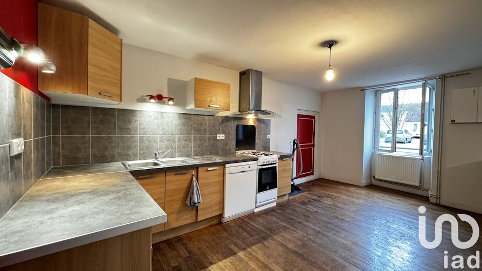 Vente maison 3 pièces 90 m² à Beaumont Saint-Cyr (86490), 135 000 €