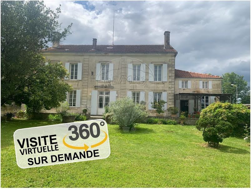 Vente maison 12 pièces 395 m² à Saintes (17100), 577 500 €