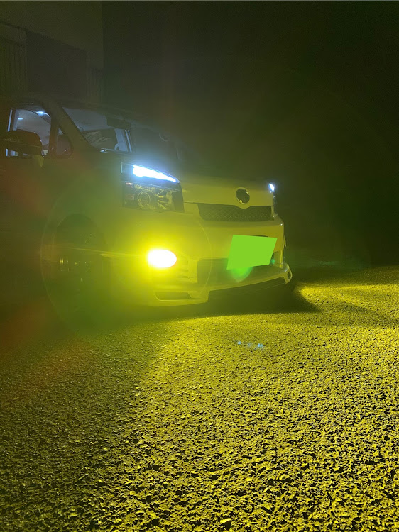 ヴォクシーの七零保存會・ZRR70W・DIY・ヴェレーノ イエローフォグに関するカスタム事例の投稿画像1枚目