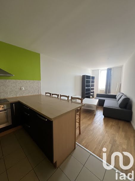 Location meublée appartement 1 pièce 14 m² à Évry-Courcouronnes (91000), 650 €