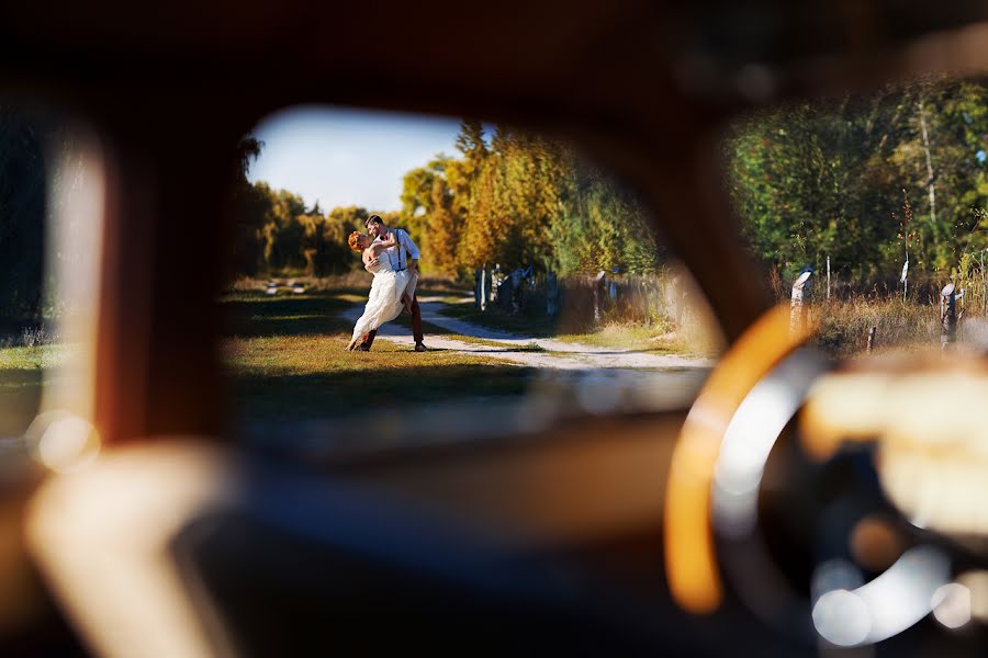 Fotógrafo de casamento Yaroslav Belousov (yarbel). Foto de 11 de janeiro 2015