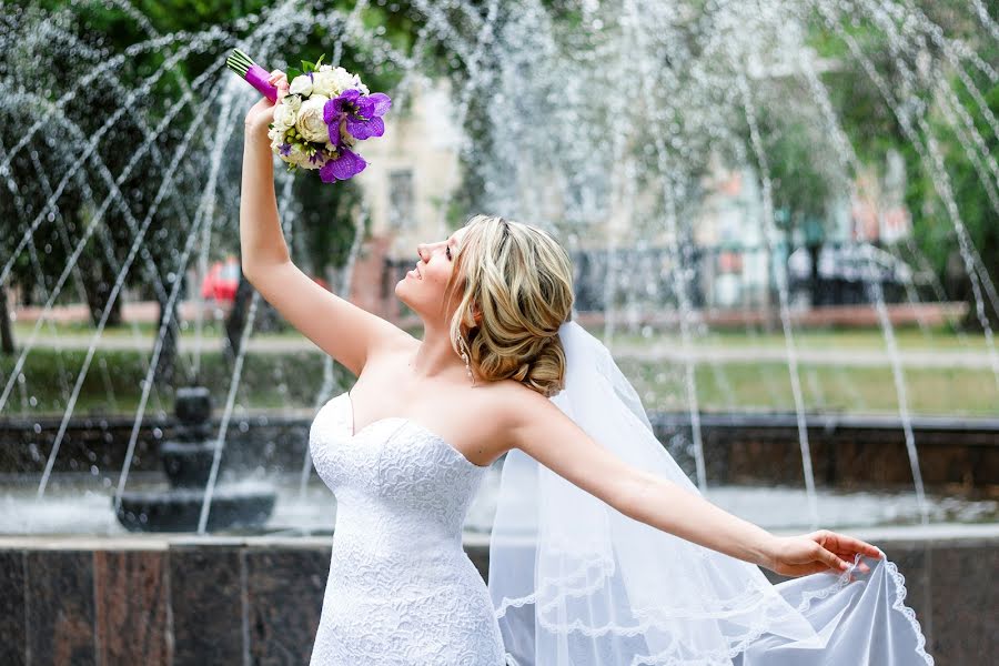 Wedding photographer Olya Yaroslavskaya (olgayaros86). Photo of 23 August 2016