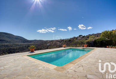 Maison avec piscine et terrasse 11