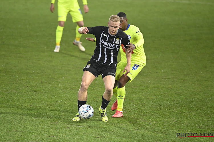 Verdedigers baas in #CHAGNT: 'man van de match' Jules Van Cleemput toonbeeld van defensieve scherpte Charleroi