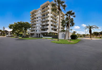 Appartement avec terrasse et piscine 1