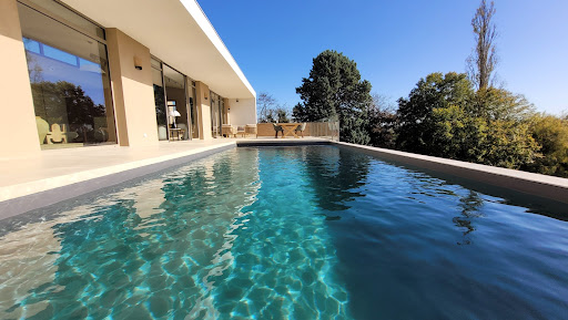 House with pool 2