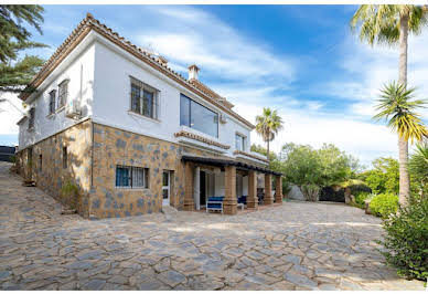 House with pool and terrace 4