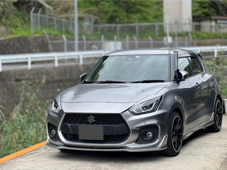 スイフトスポーツの雨の日ドライブに関するカスタム事例の投稿画像1枚目