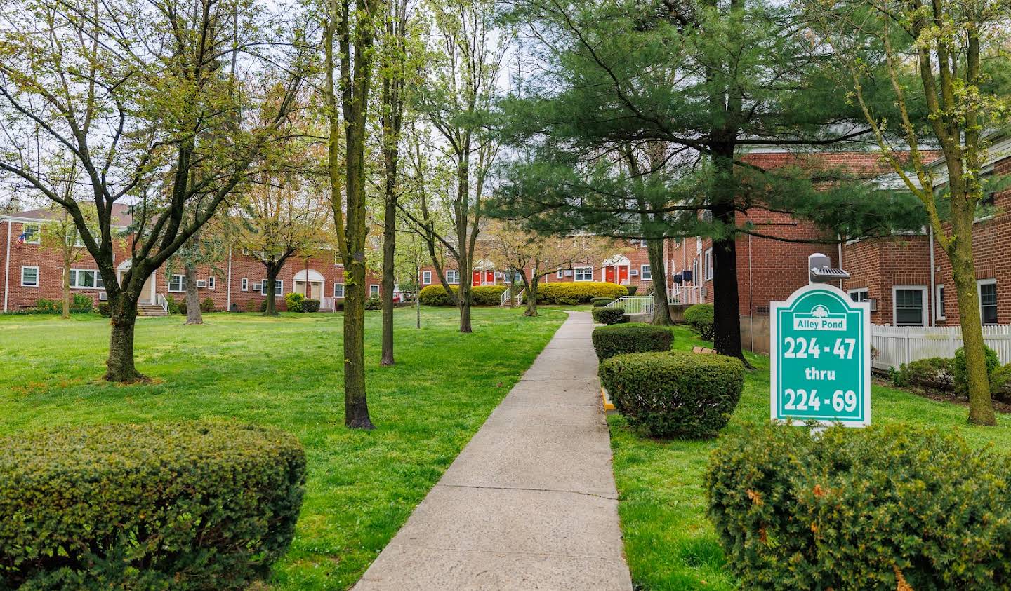 Apartment Oakland Gardens