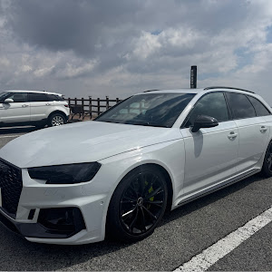 RS4 アバント B9