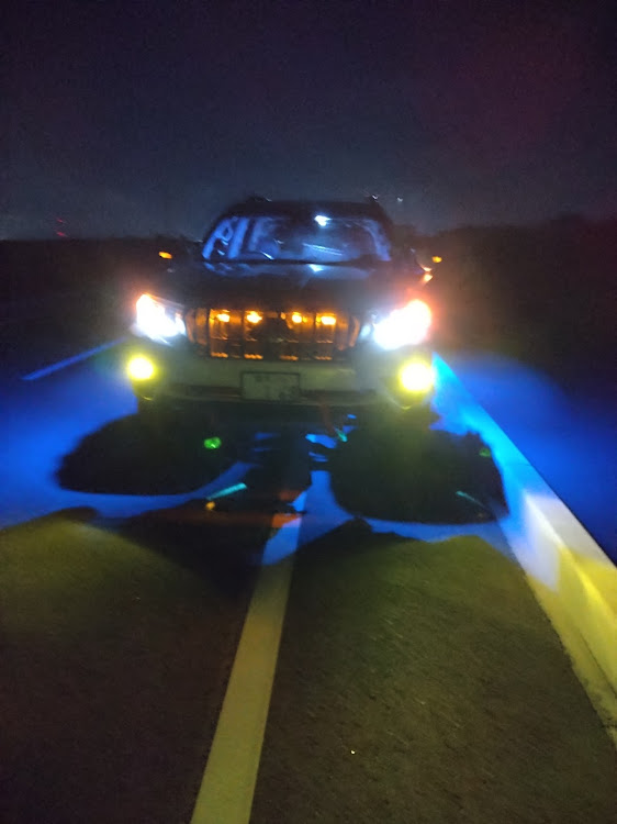 ランドクルーザープラドのロックライト・DIY・LED・暑い、、暑いぞおおお！！に関するカスタム事例の投稿画像2枚目